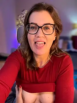 MaiseKnox Stripchat cam model