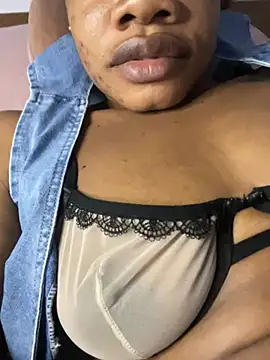 _yisela_ Stripchat cam model