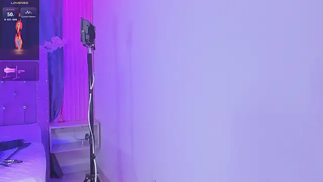 nayla-mouna (F young) - fingers in pussy