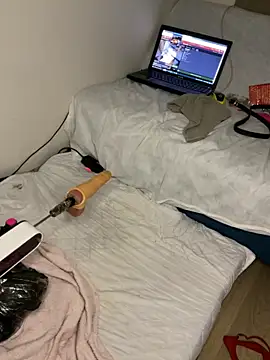 Ozge-SluttyScream69 webcam