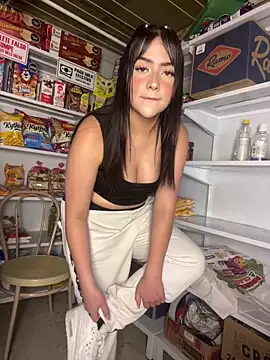 RileyReed_Pink webcam