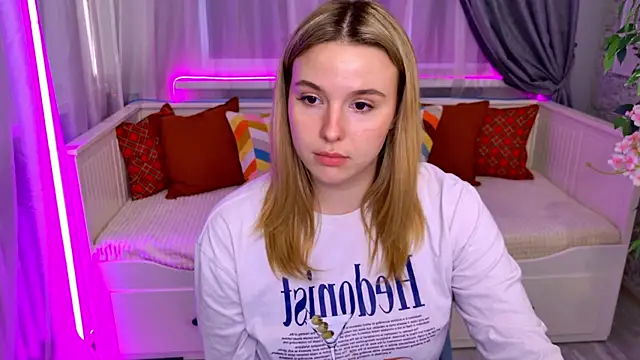 CharlotteAtwoood webcam