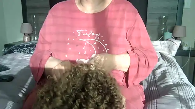 BigButt-MomJ75 webcam