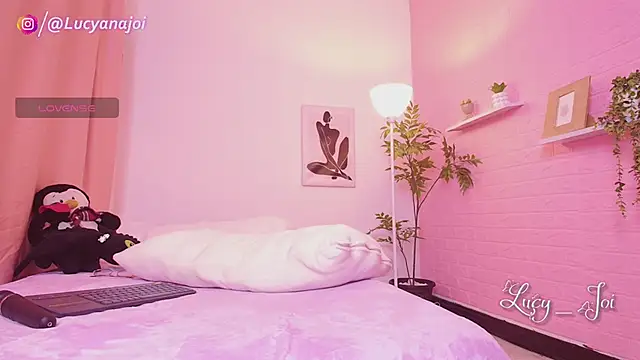 Lucyanajoi webcam