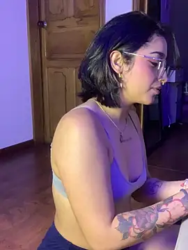 lilithmonette (Ask my age) - Kiss my friend and lick her tits 🥵💋