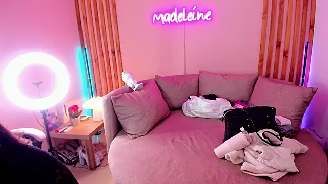 MadeleineSanez webcam