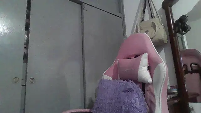 Charis_21 webcam