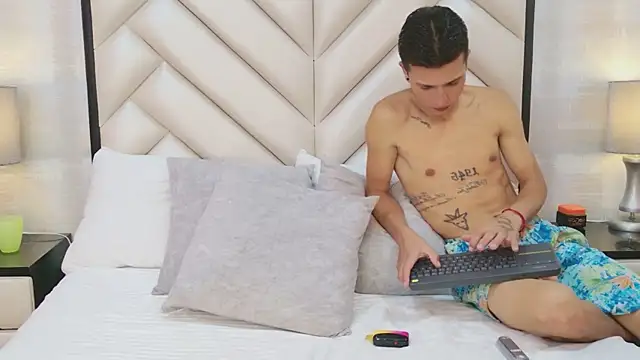 ChloeAndJeanPaul webcam