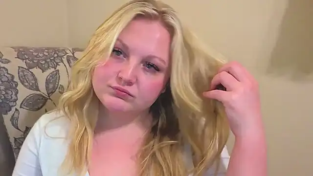 PhatAssBlond webcam