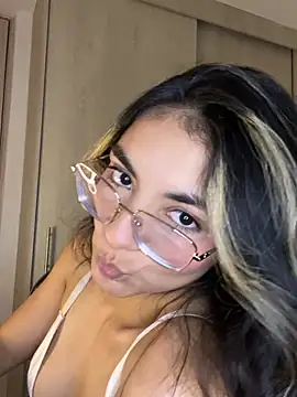 Cat2525's Live Sex Cam Show