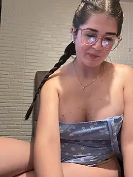 moon0626 (F young) - Fingers in the pussy breasts wet with oi