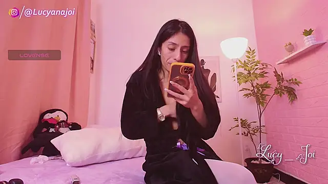 Lucyanajoi webcam