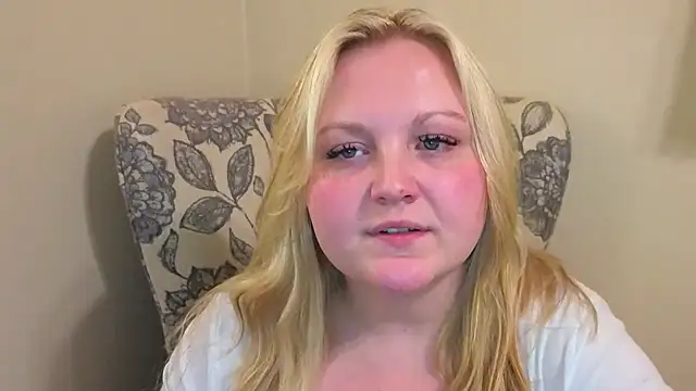 PhatAssBlond webcam