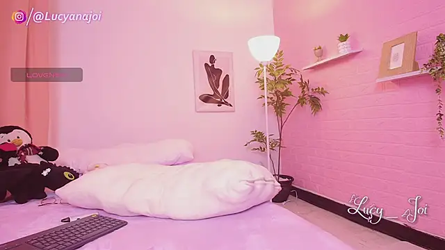 Lucyanajoi webcam