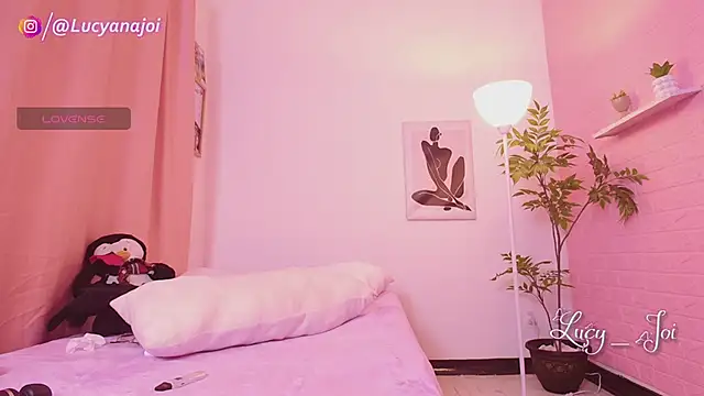 Lucyanajoi webcam