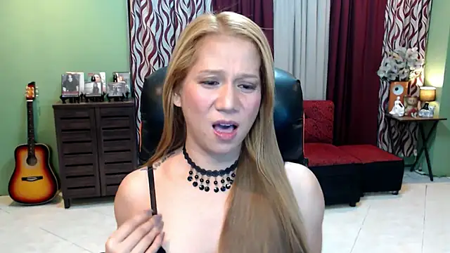 dreamgirlHILARY webcam