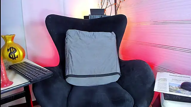 MargaretQualley webcam