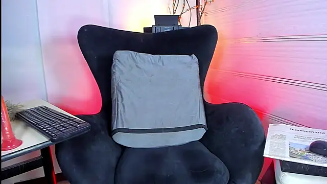 MargaretQualley webcam