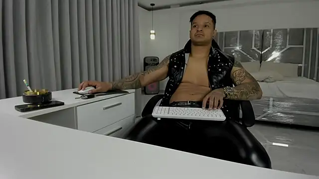 master_leather webcam