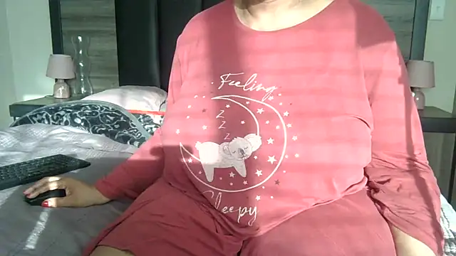 BigButt-MomJ75 webcam