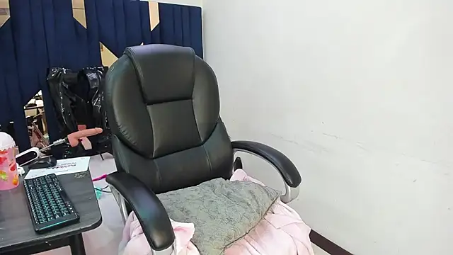 Aisha_hotts777 webcam