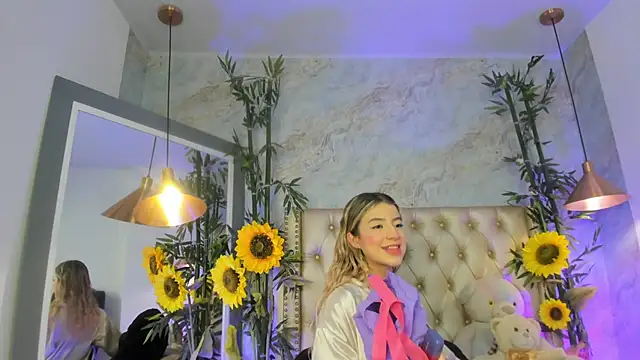 littleejaz (F teen) - Spanks Ass 🍑