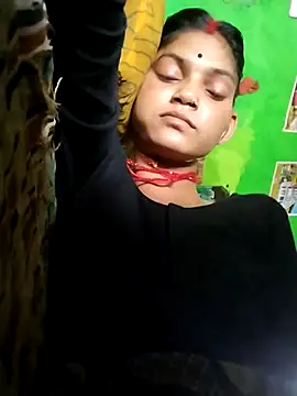 Webcam Model (Jooli_cuty)  is live.Free join now!