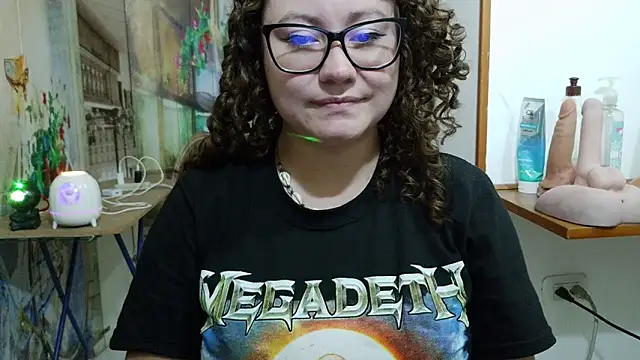 curly_greeneyed webcam