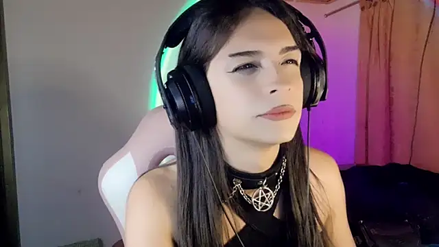 Dollbehavior_ webcam