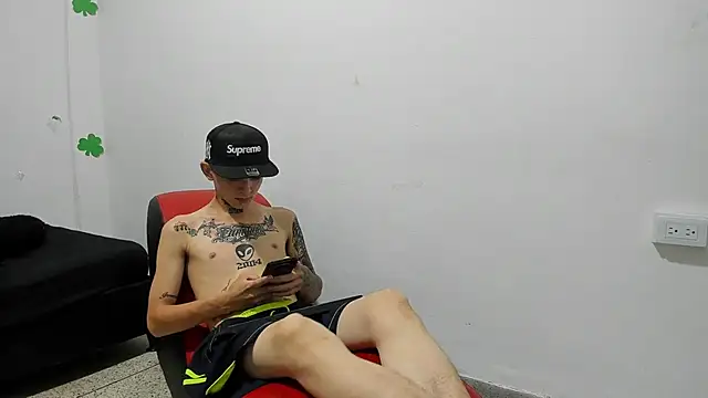 StraightBoy_Nick webcam