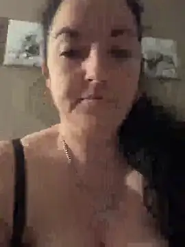 naturalboobsF webcam