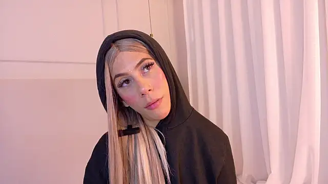 Darlyn_tenderhot__ webcam