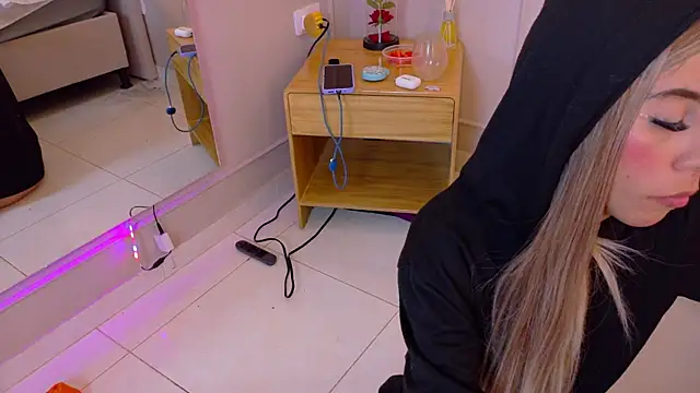 Darlyn_tenderhot__ webcam