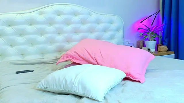 LadySweetWife webcam