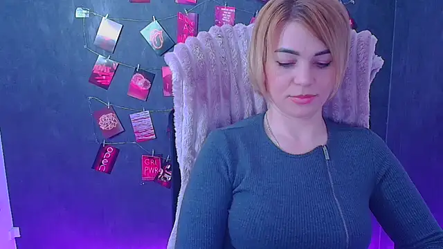 CuttieEmma webcam