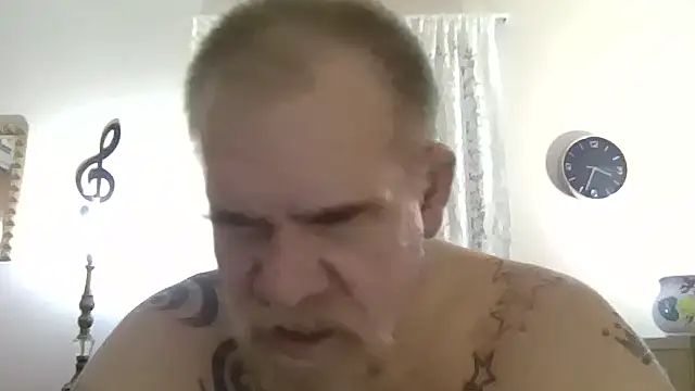 Caesar_Baxter webcam