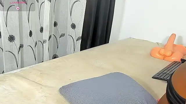 CREAMY_BUBBLEGUM webcam