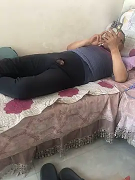 yaocaobi8 (M mature) - 脱衣服，露鸡鸡