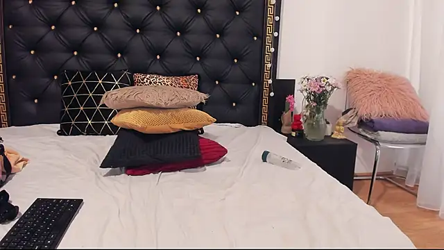 PreciousAillyn webcam