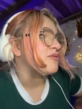 Sophia_Weest99 webcam