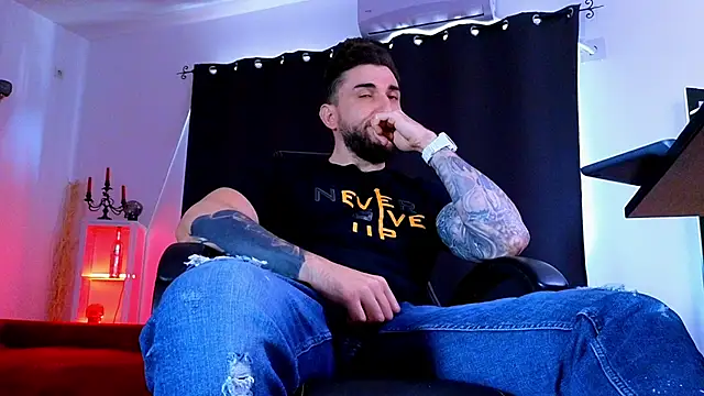 MightyAaron66 webcam