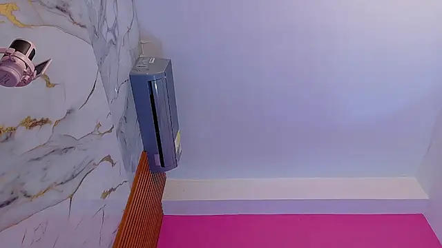 yourcuteneighbourr webcam