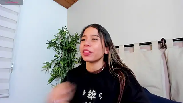 Rachell_criss webcam