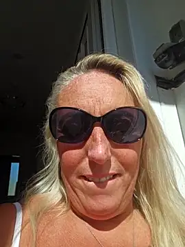 theblondecocklover webcam