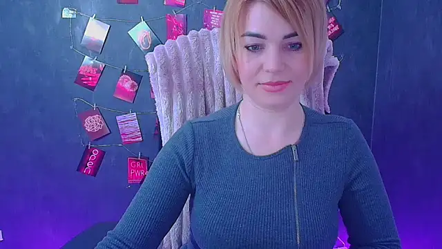 CuttieEmma webcam