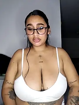Mia_skyy18 webcam