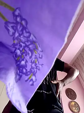 estrogeni - Estrogeni's free webcam - UK Sex Cams