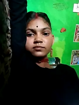 Webcam Model (Jooli_cuty)  is live.Free join now!