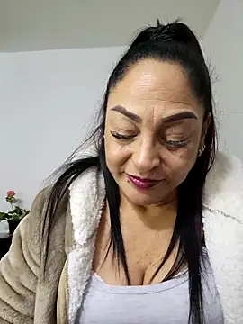 Webcam Model (Gina_Myers)  is live.Free join now!