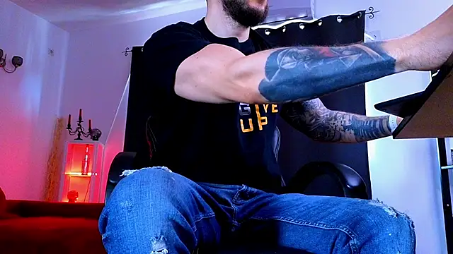 MightyAaron66 live sex cam